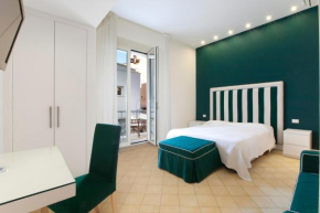  Sorrento Apartments One  Сорренто